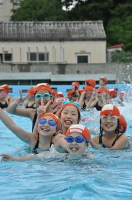 水泳学習（南山小学校、6月21日）