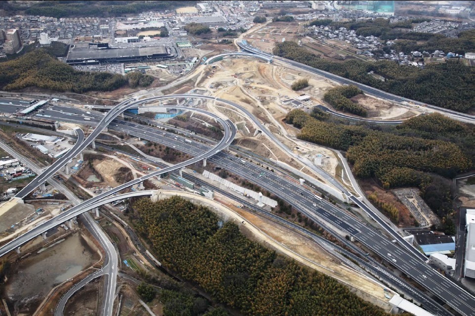 建設中の「（仮称）八幡ジャンクション・インターチェンジ」（平成29年1月30日現在）（NEXCO西日本提供）　画像