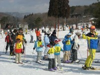 スキー経験者教室ではリフトで山頂まで登り滑走を楽しみました