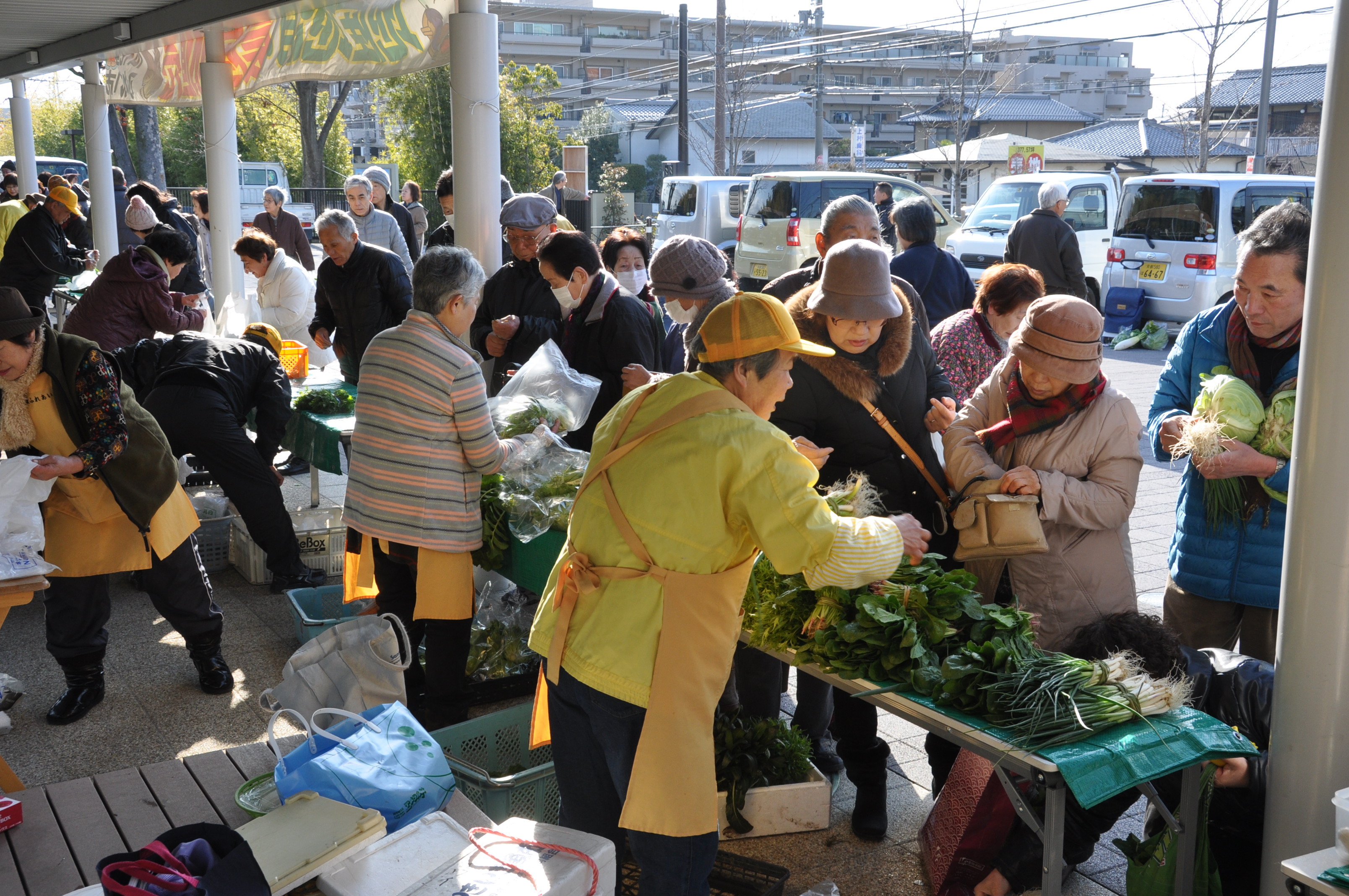 ふれあい市の販売の様子