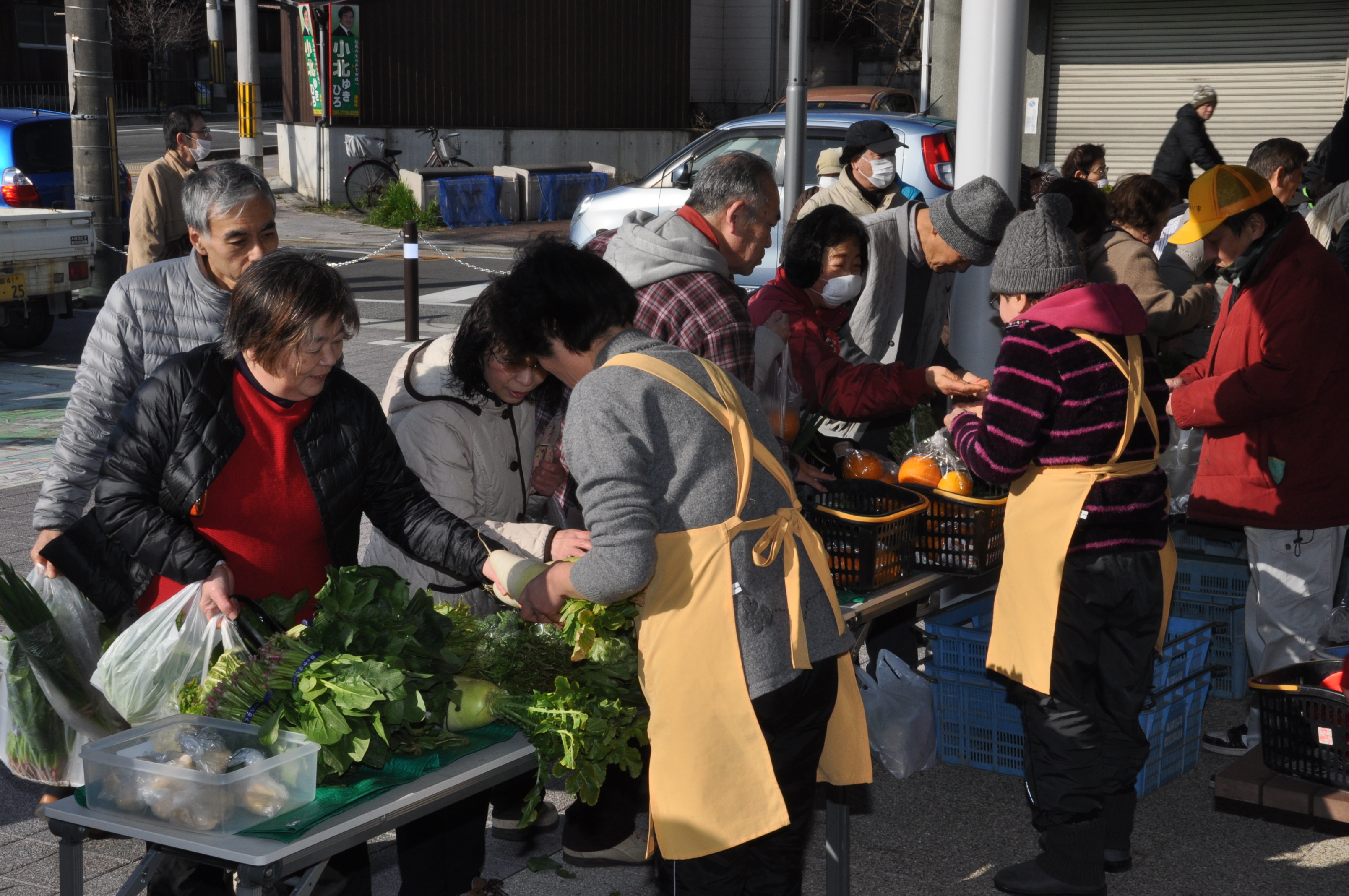 ふれあい市の販売の様子