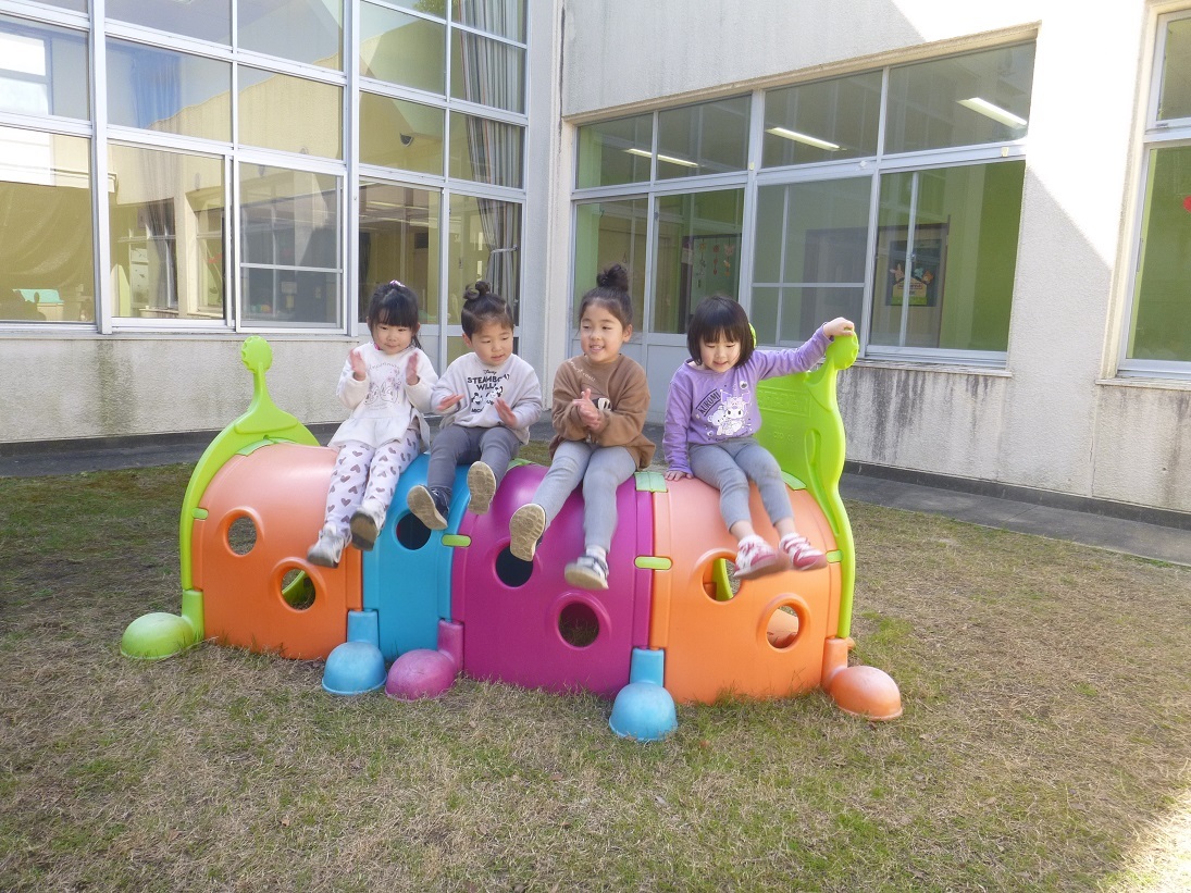 館庭で遊んでいる様子