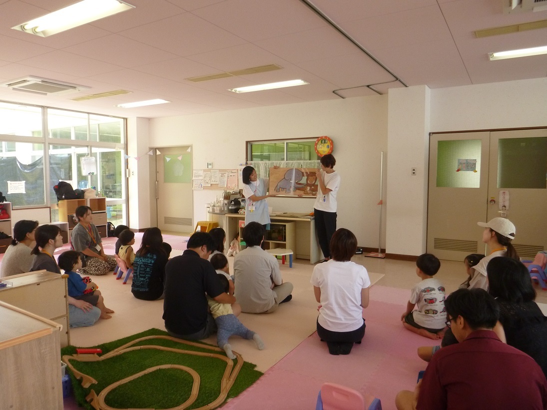 帰りの絵本の時間様子