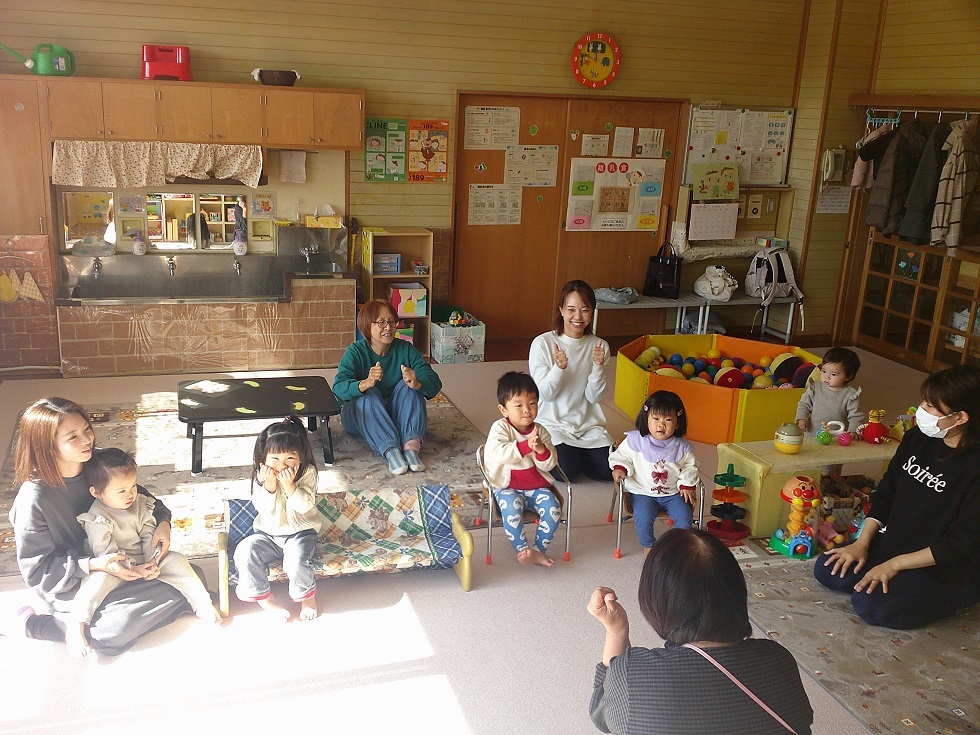 帰りの絵本の時間の様子