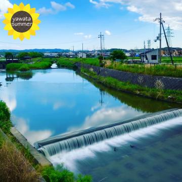 大谷川の落差工と青空