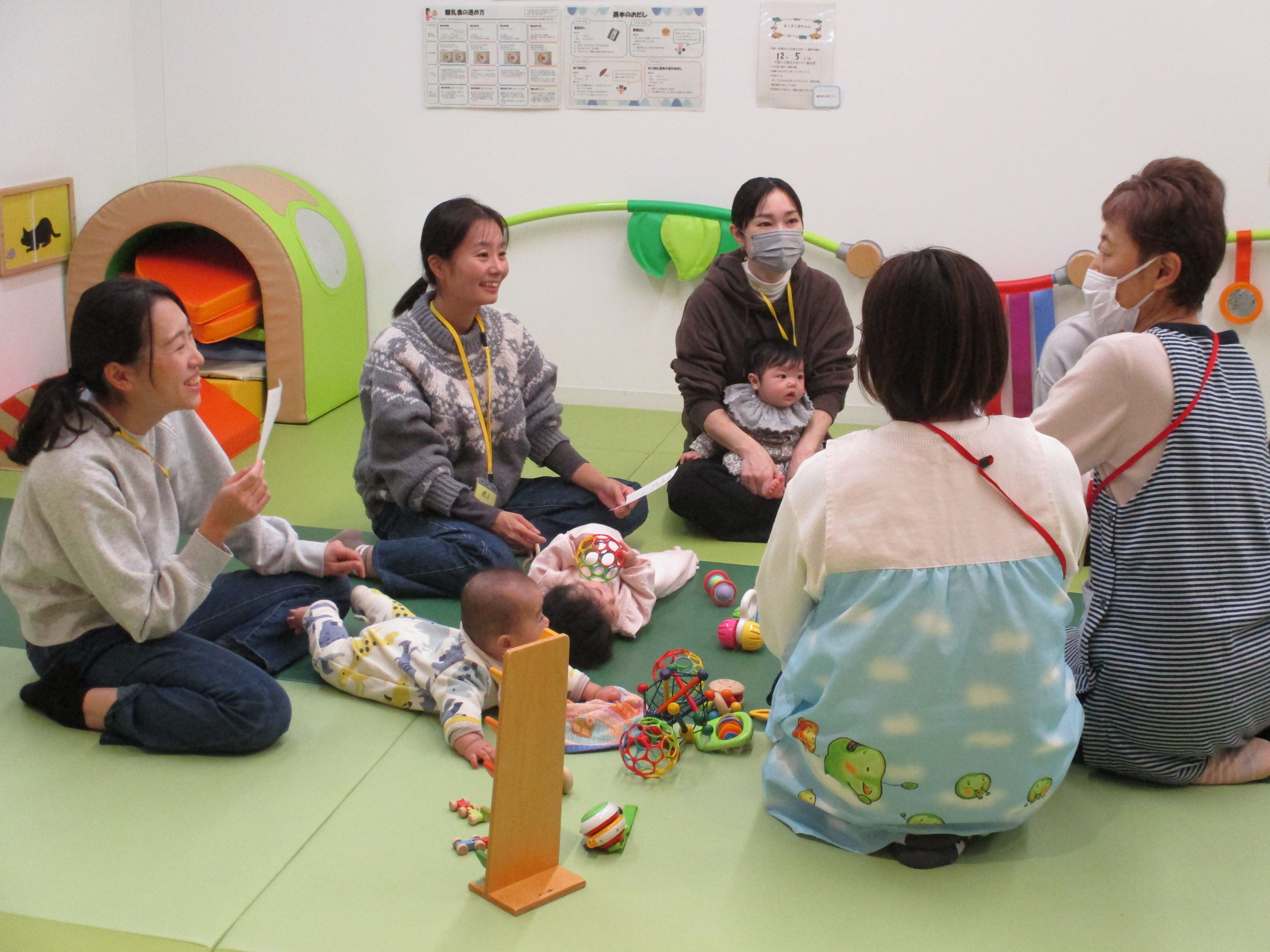すくすく赤ちゃん交流会の様子