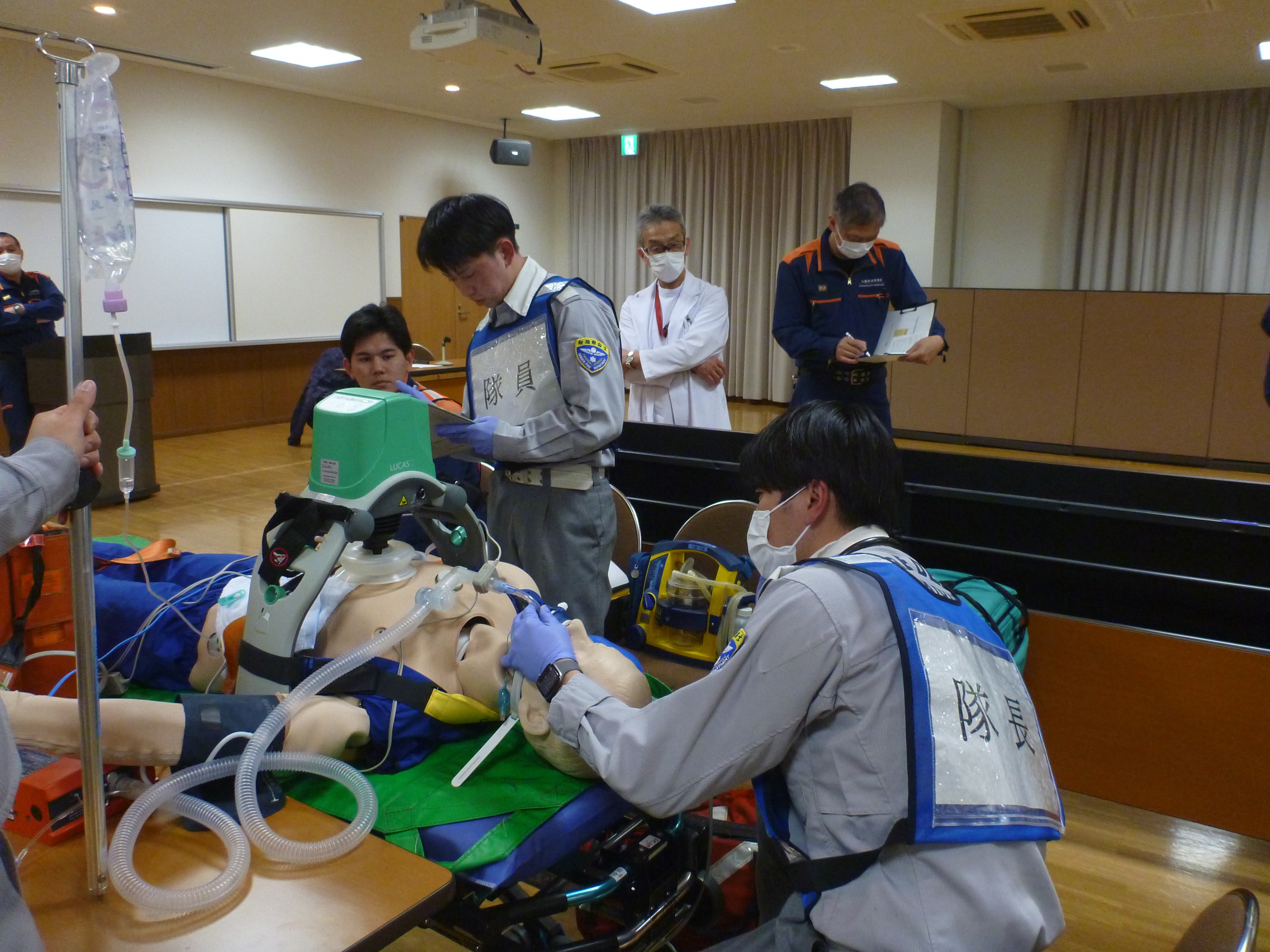 活動中（救急車内）